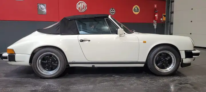 Porsche 911 Carrera Cabriolet